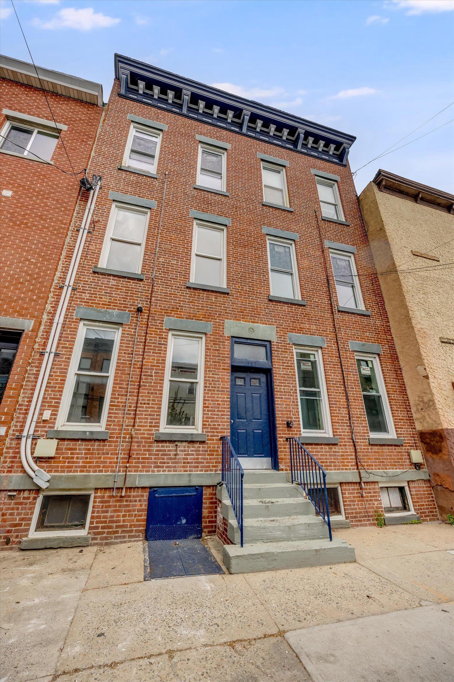 147 New York Ave 1l Property Photo 23