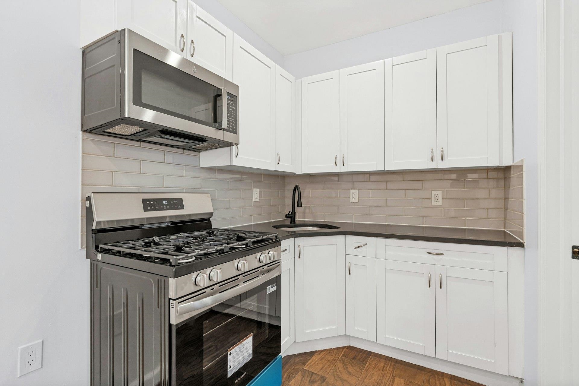 344 Danforth Ave Unit 1 Property Photo 3