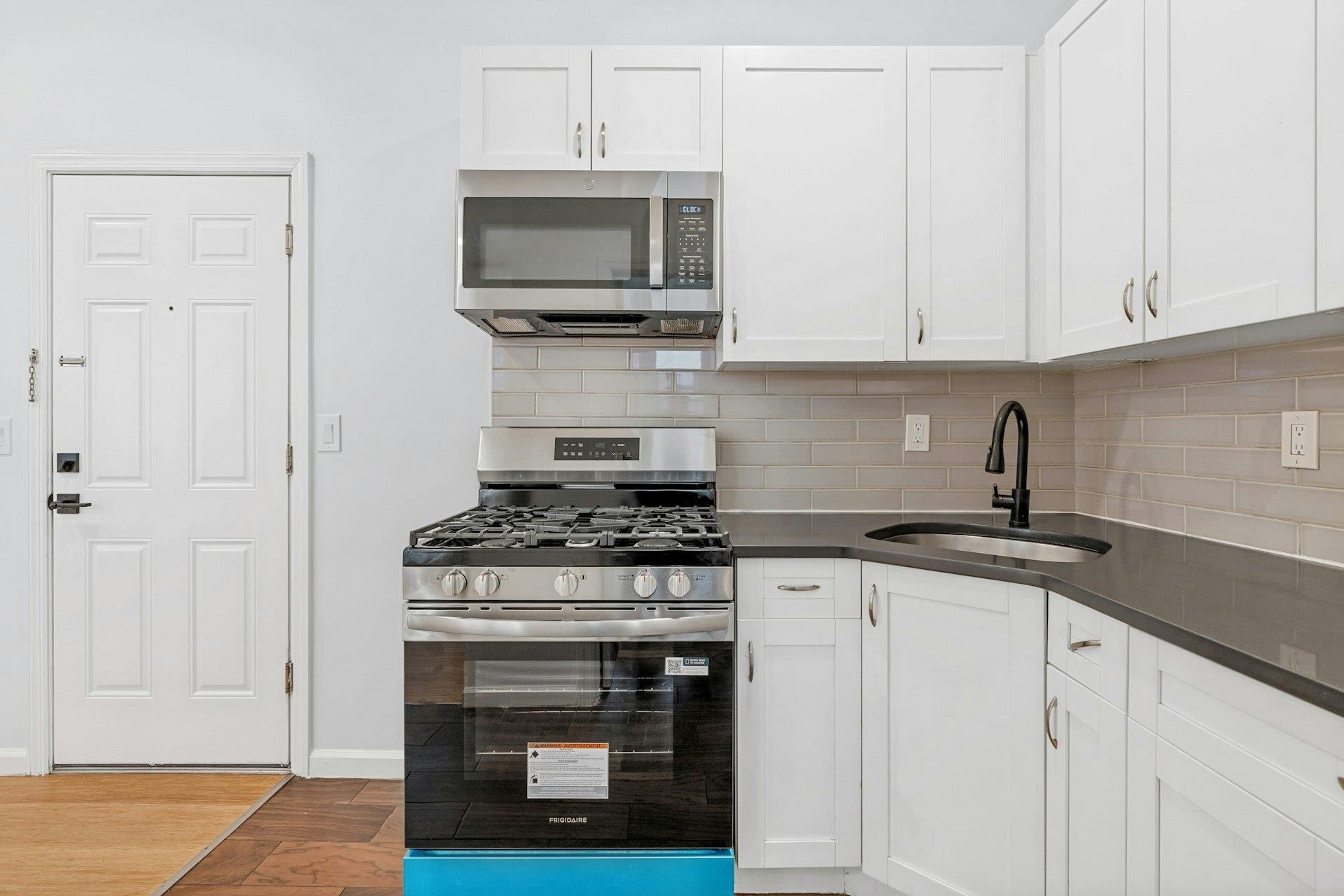 344 Danforth Ave Unit 1 Property Photo 4