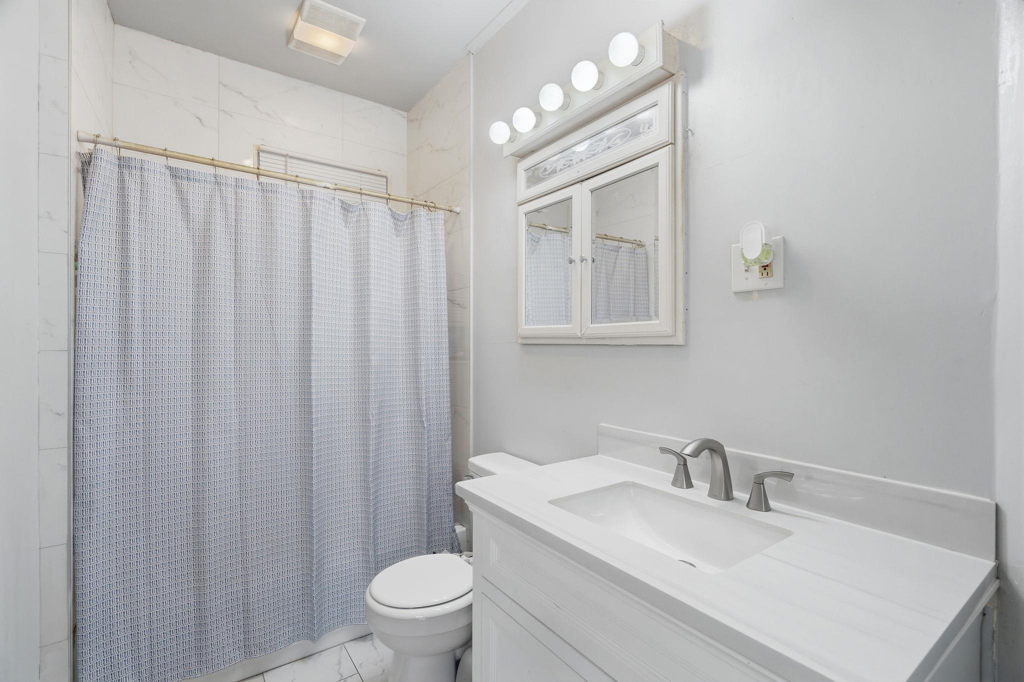 397 River Dr Property Photo 11
