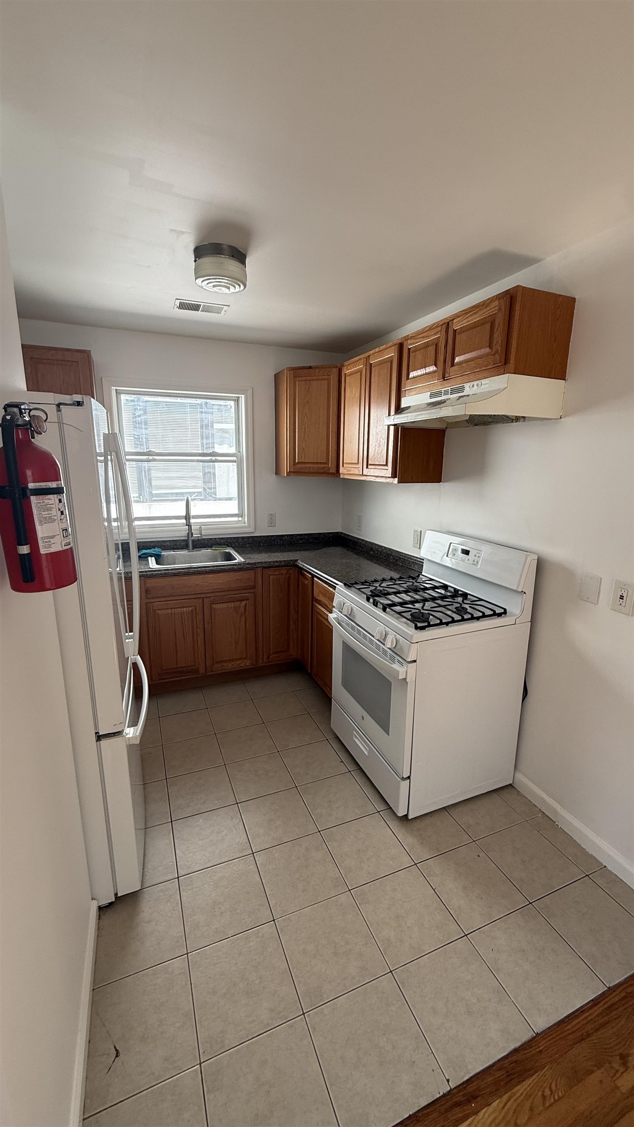 51 Godwin Ave 2 Second Floor Property Photo 4