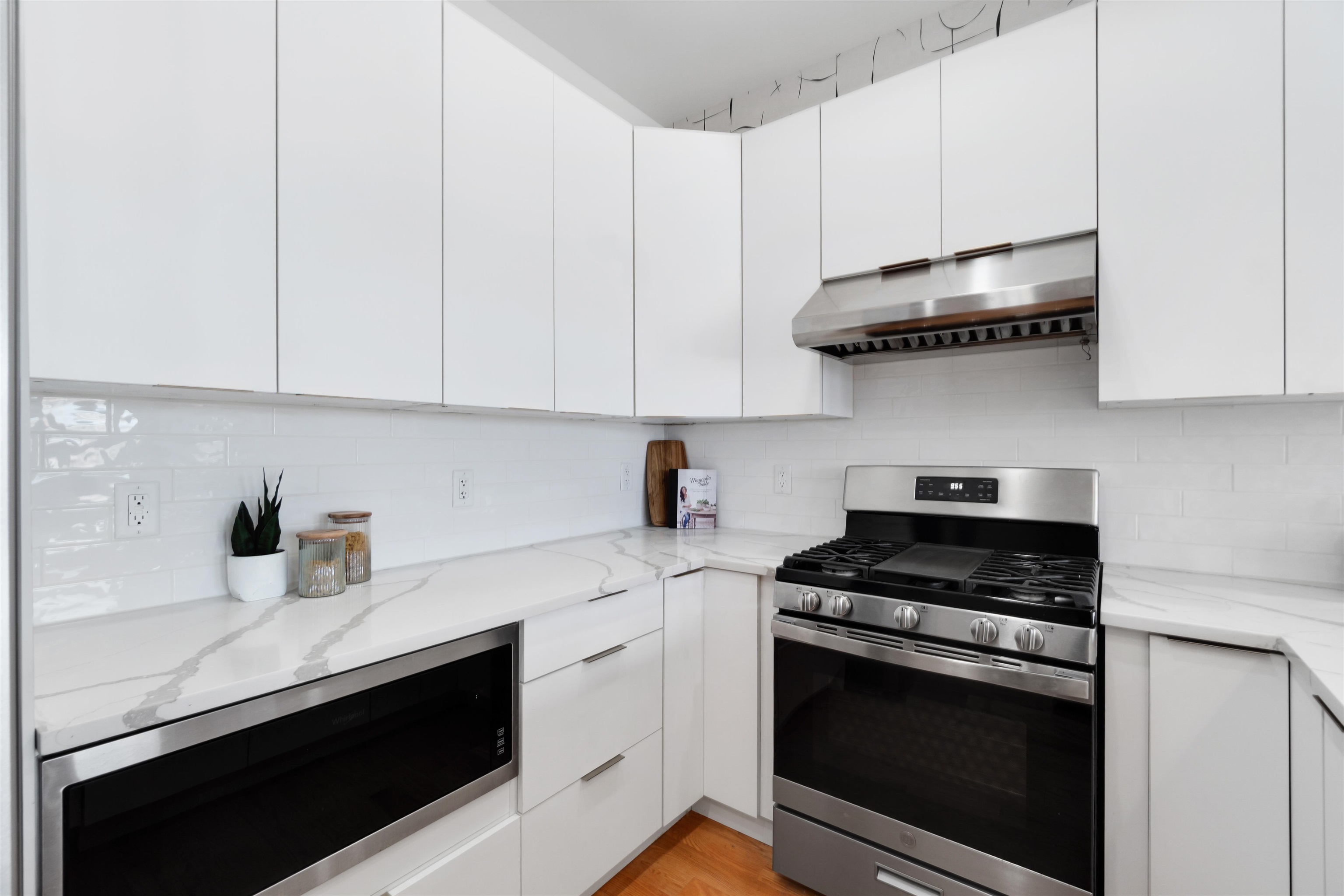94 Van Horne St 2 Property Photo 6