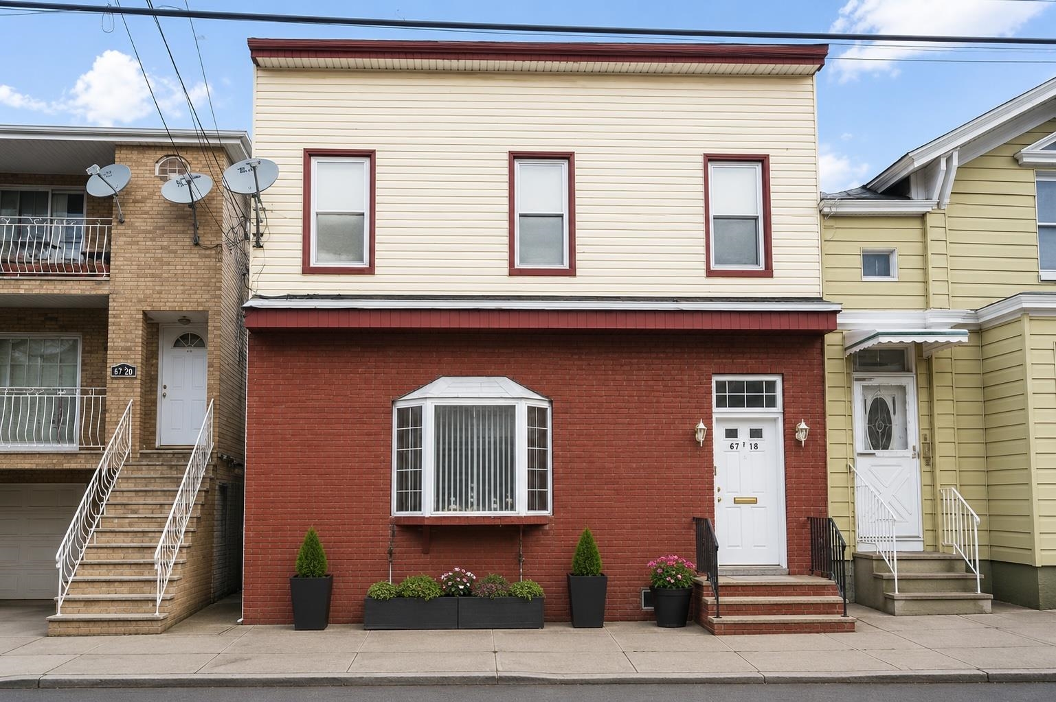 134 70TH ST Property Photo 1