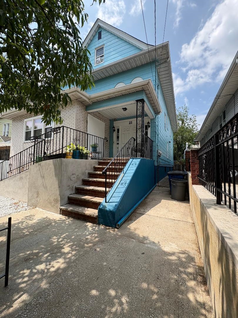 21 Danforth Ave Property Photo 18
