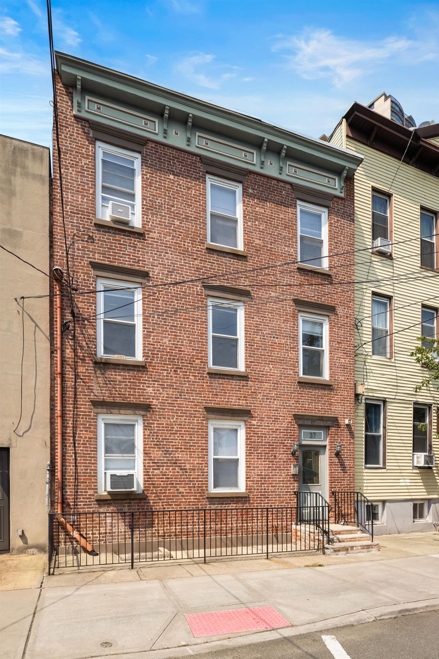 37 West 19th St Property Photo 1
