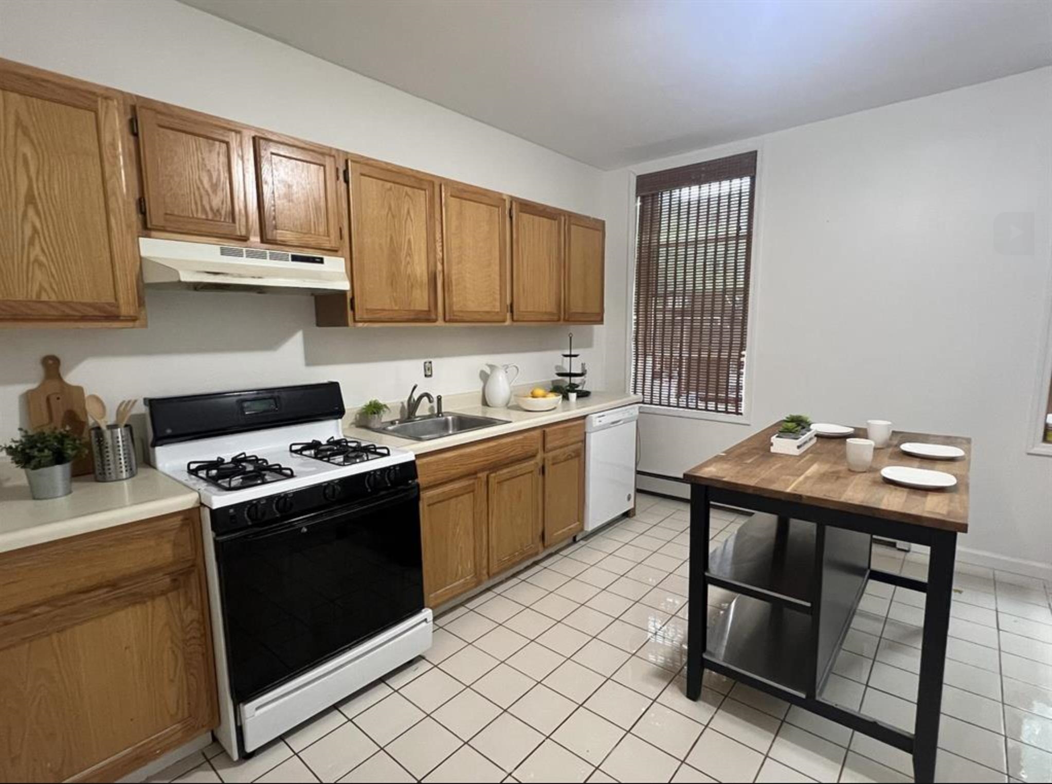58 ASTOR PL R Property Photo 1