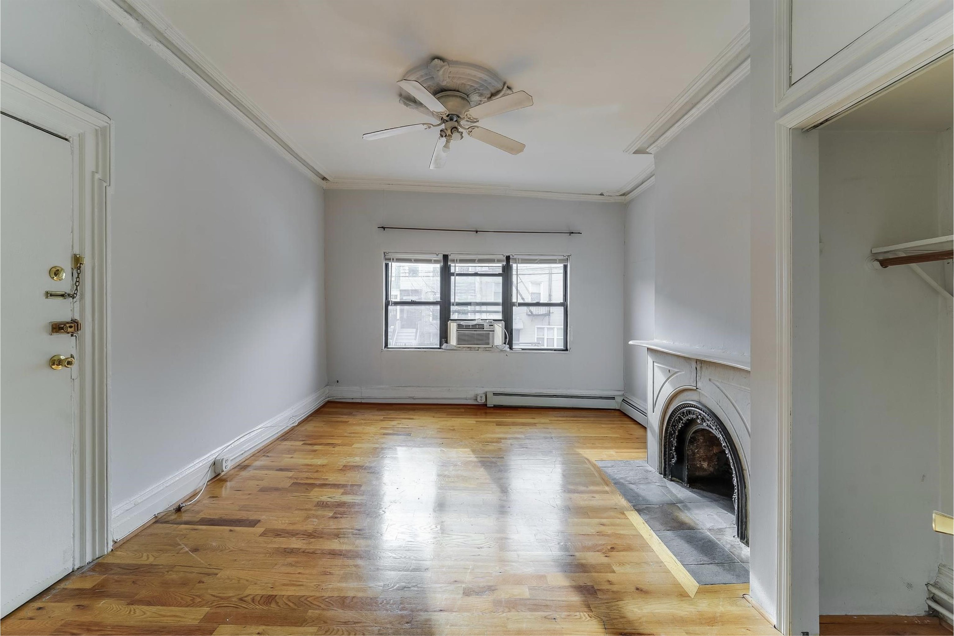 284 7th St Property Photo 7