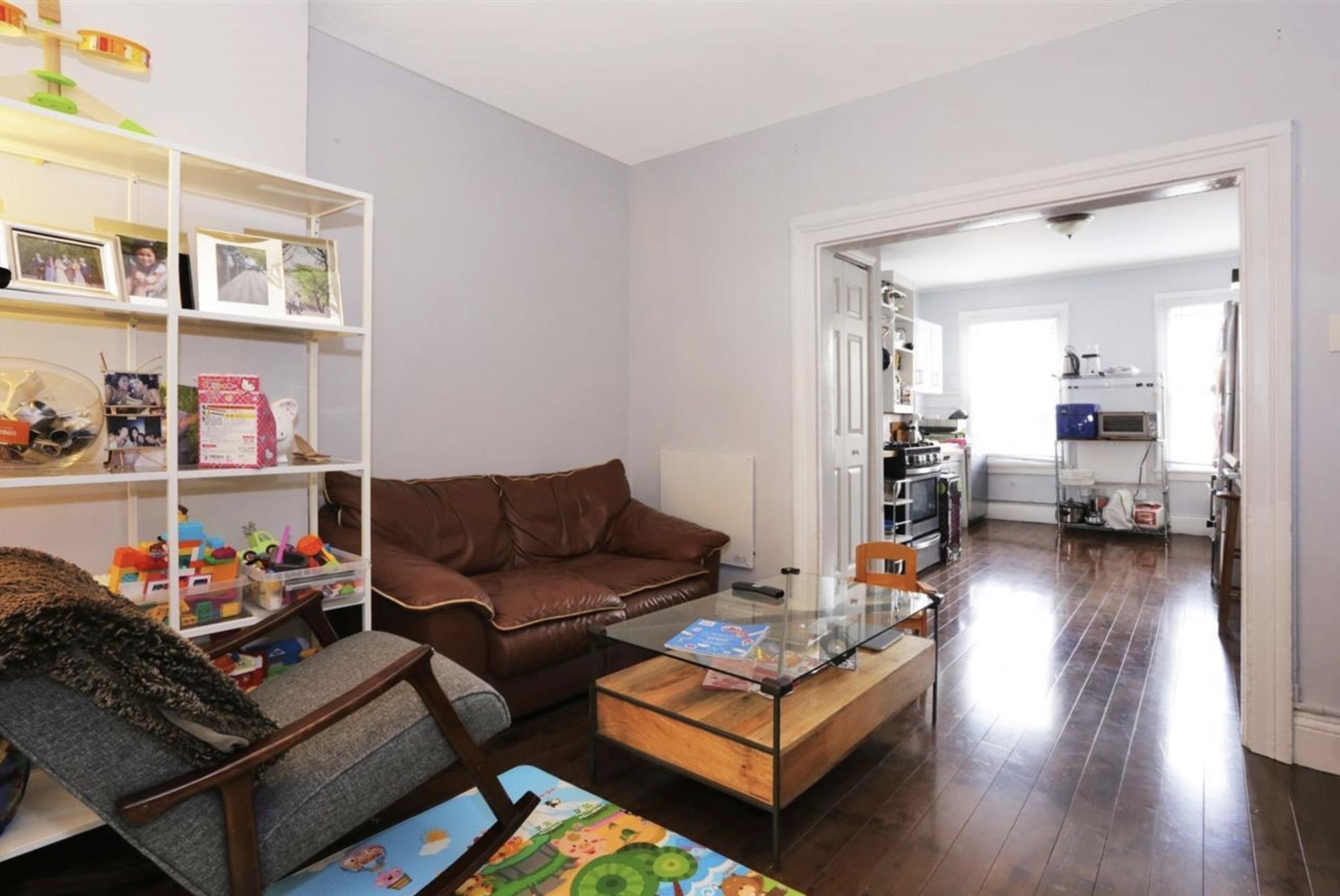 284 7th St Property Photo 16