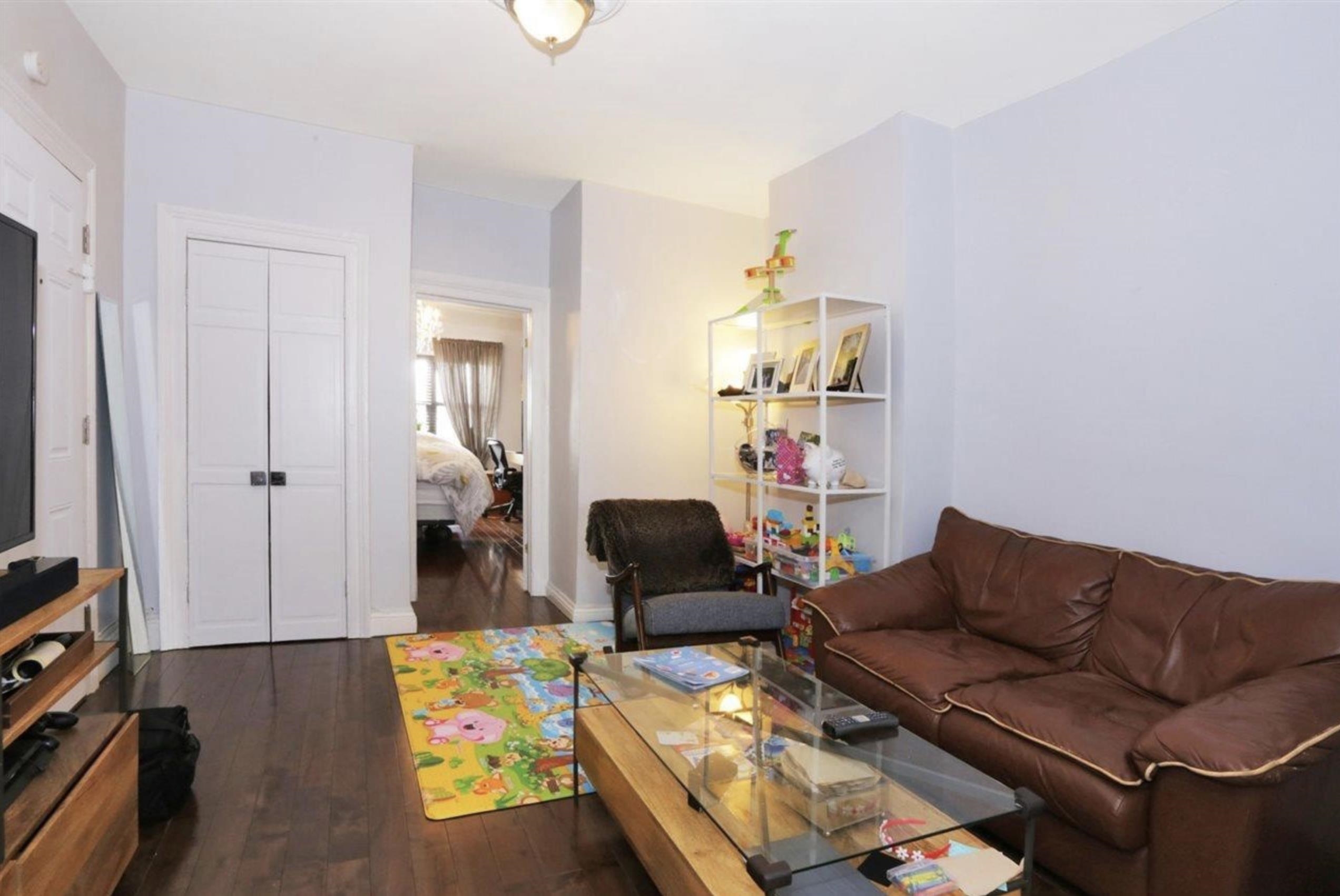 284 7th St Property Photo 17