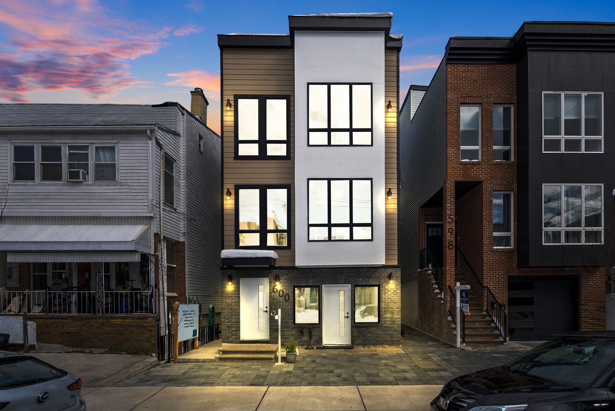 600 BRAMHALL AVE 1 Property Photo 1
