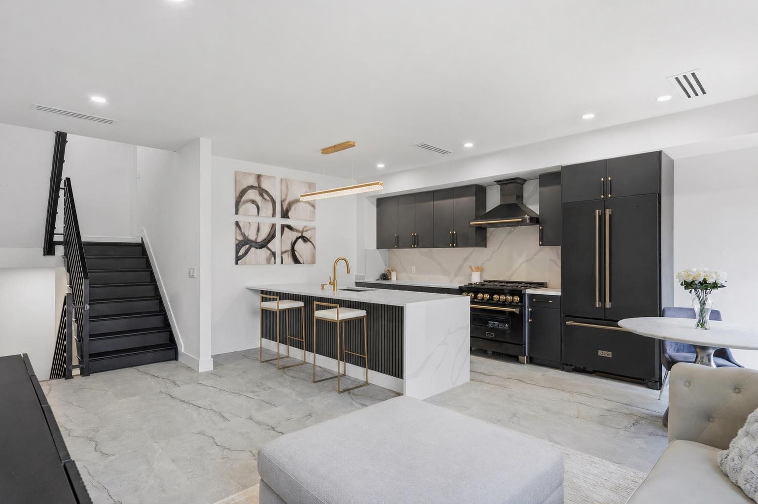 9 MINERVA ST 2 Property Photo 1
