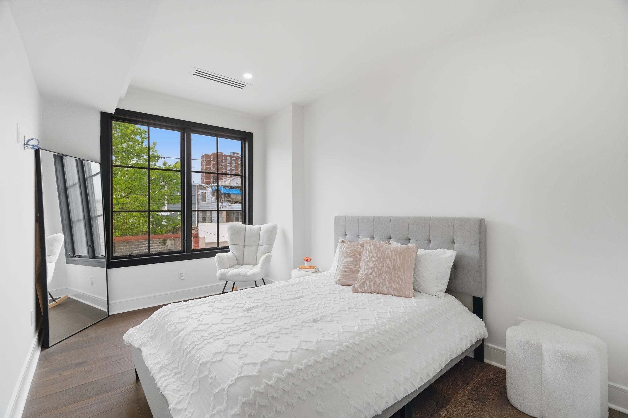 9 Minerva St 2 Property Photo 23