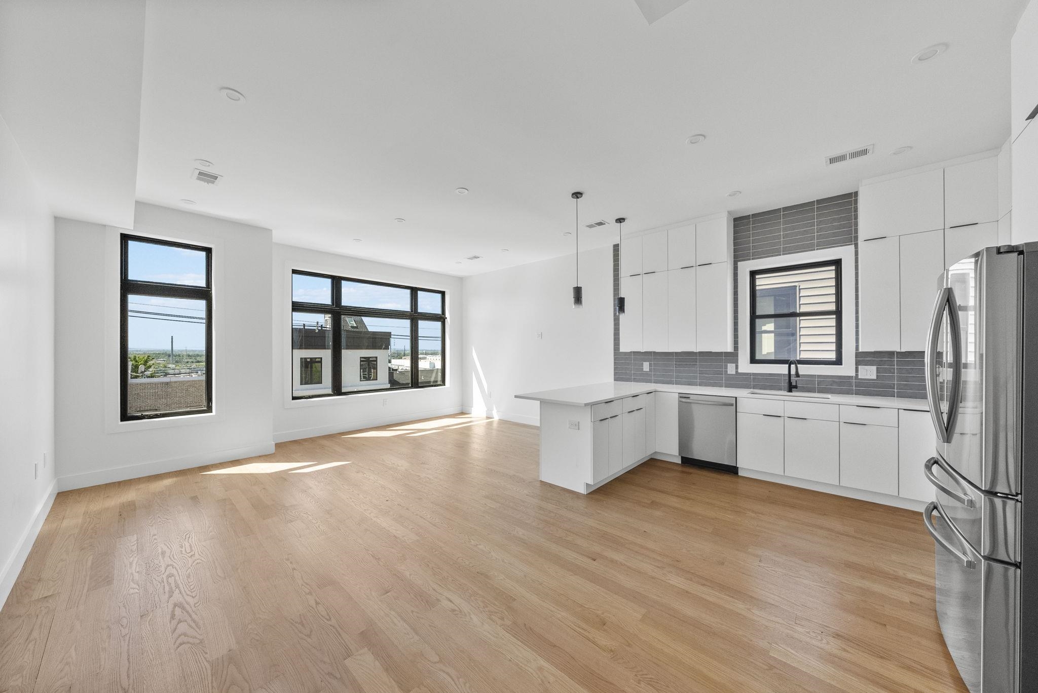 100 Terrace Ave 2 Property Photo 2