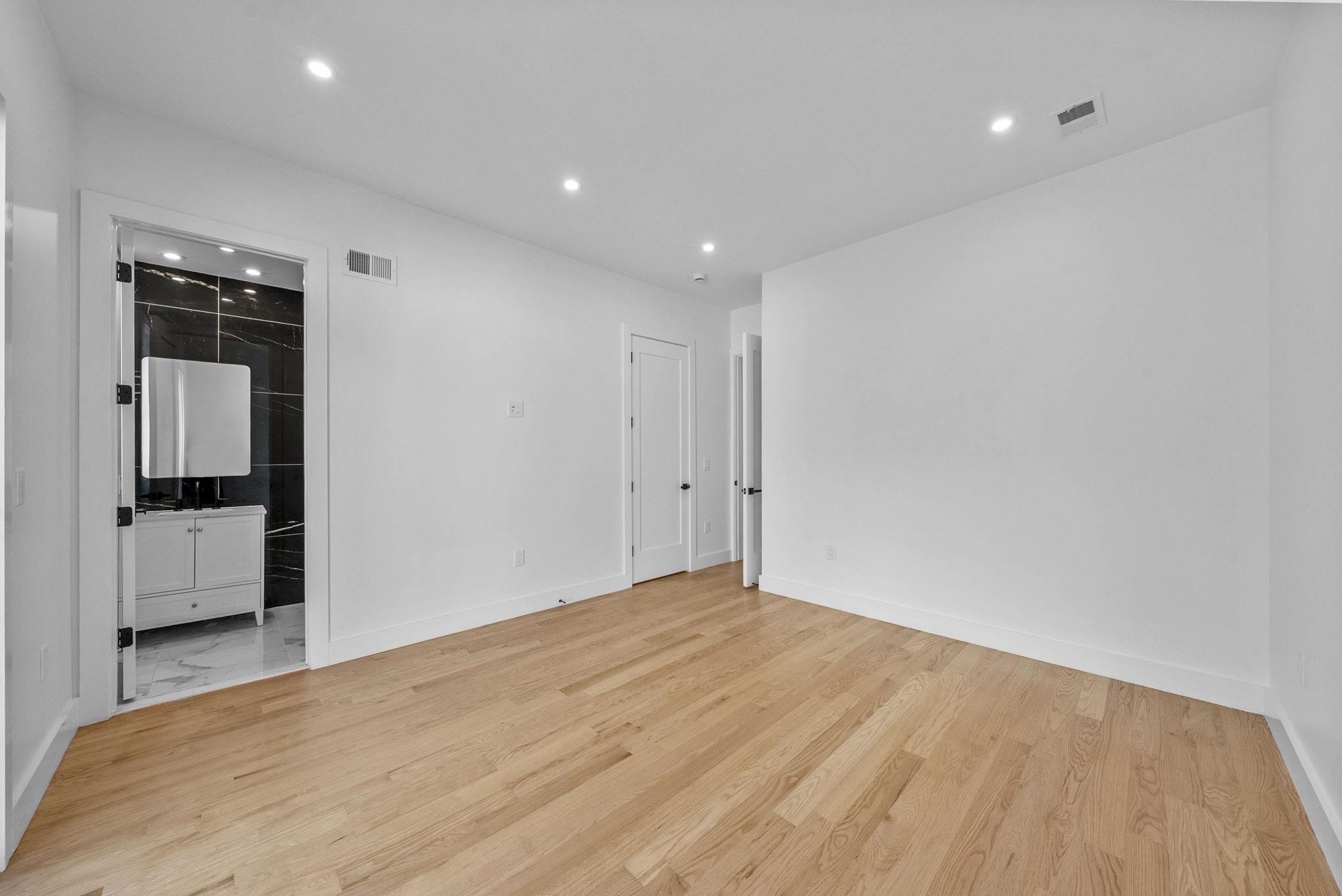 100 Terrace Ave 2 Property Photo 9