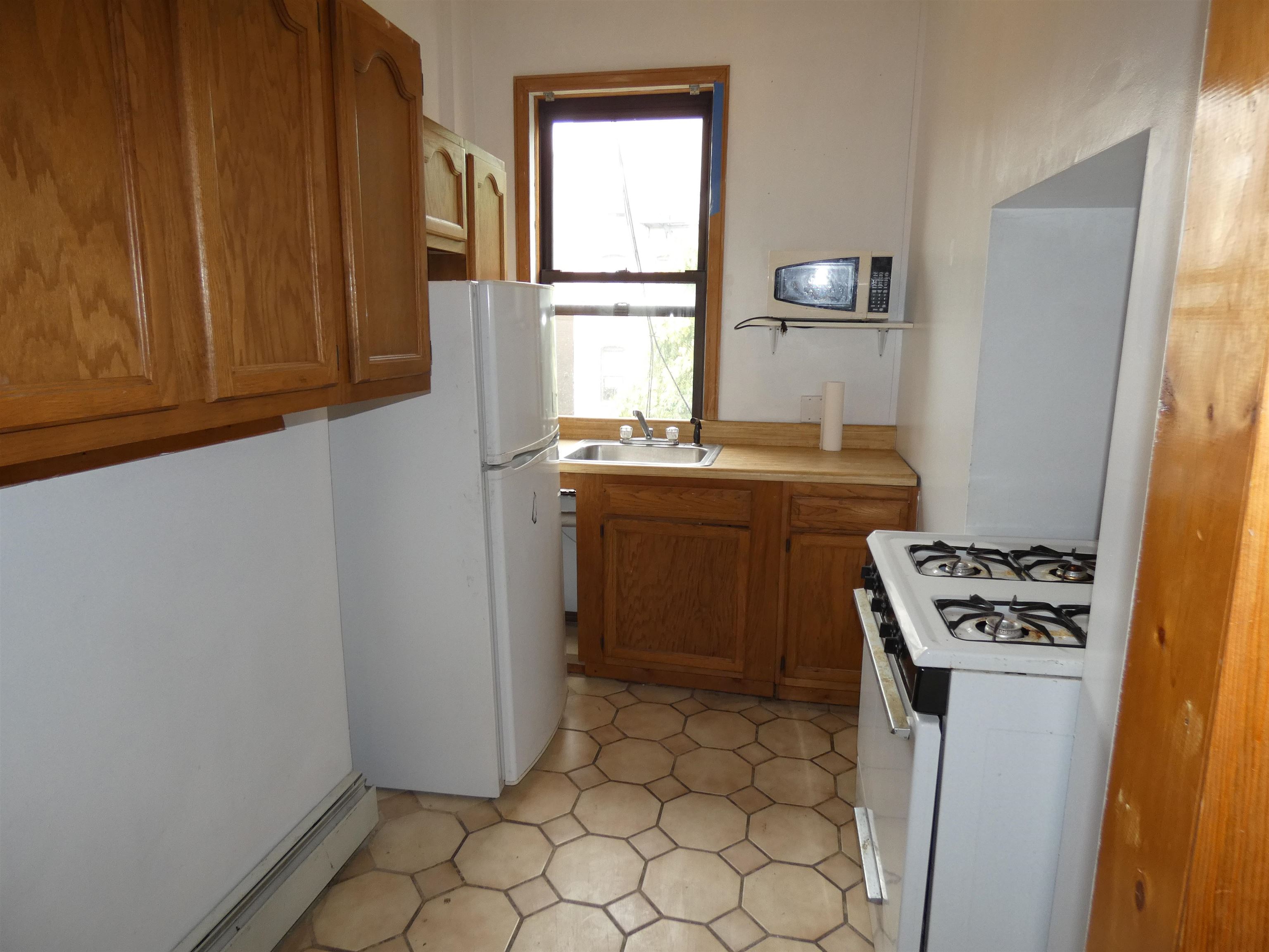 936 Willow Ave 3 Property Photo 4