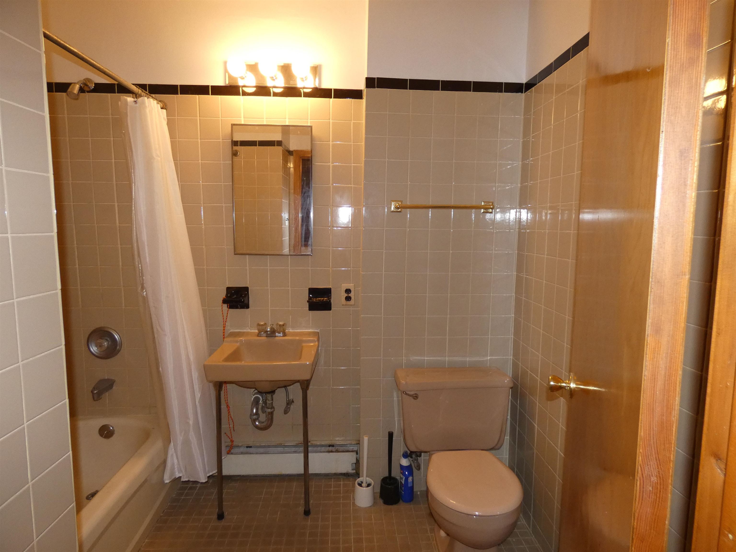 936 Willow Ave 3 Property Photo 10