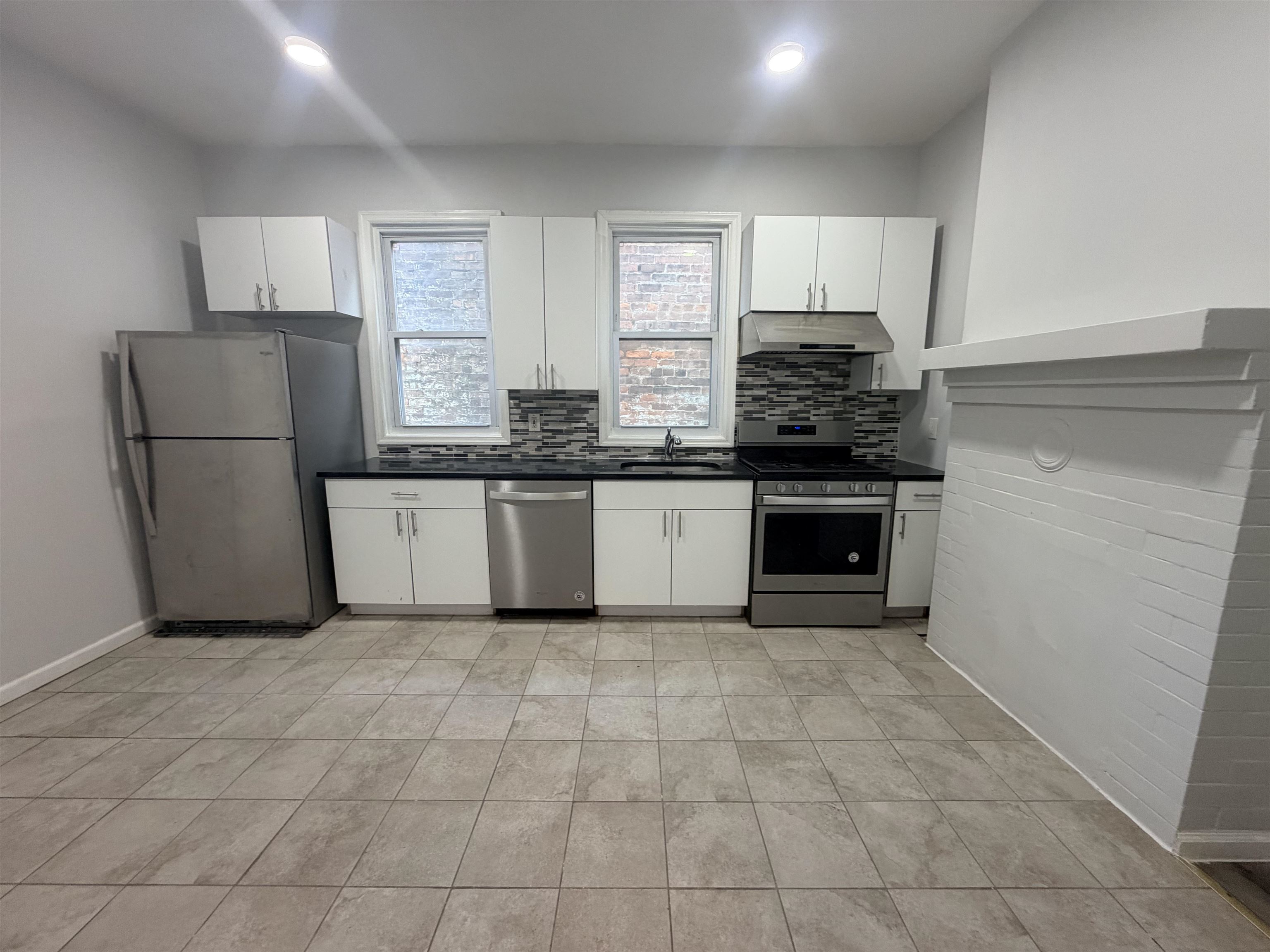109 FRANK E RODGERS BLVD N 2 Property Photo 1