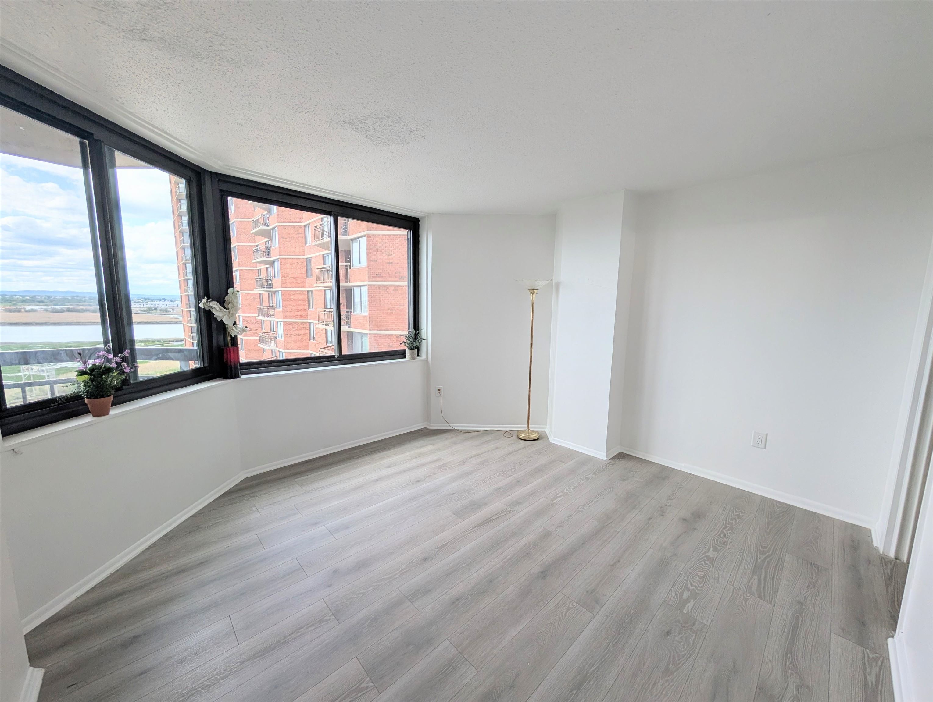 918 Harmon Cove Tower 918 Property Photo 6