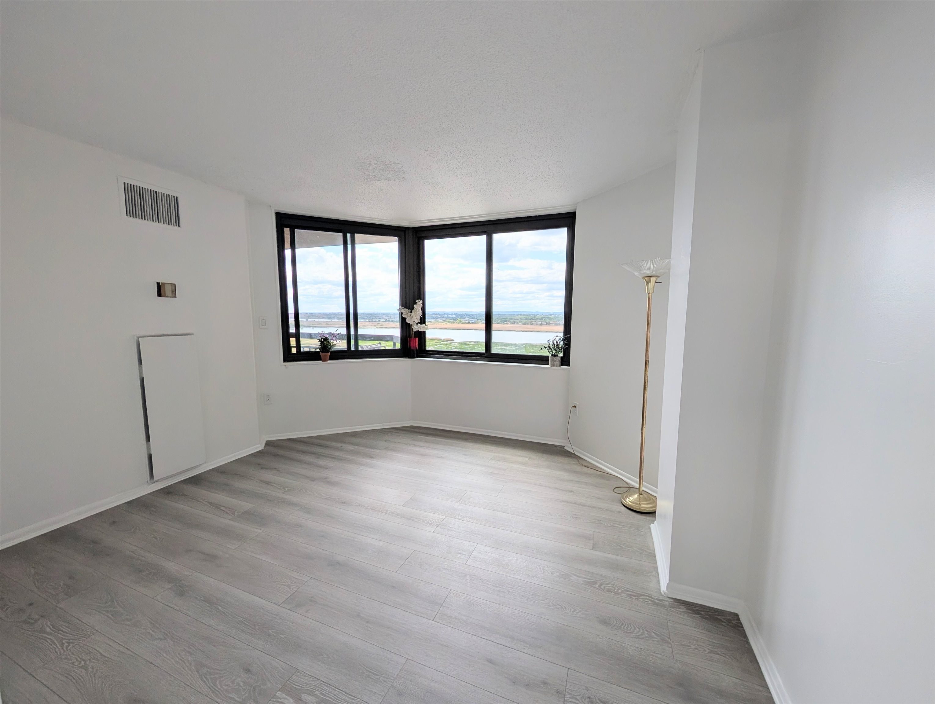 918 Harmon Cove Tower 918 Property Photo 7