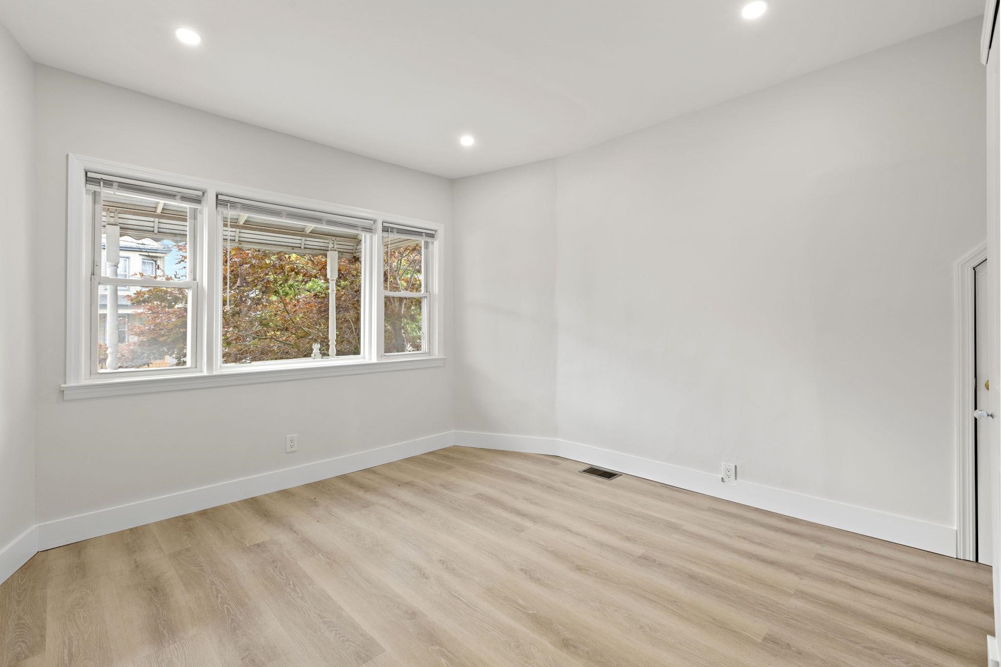 81 HUMPHREY AVE 1 Property Photo 1