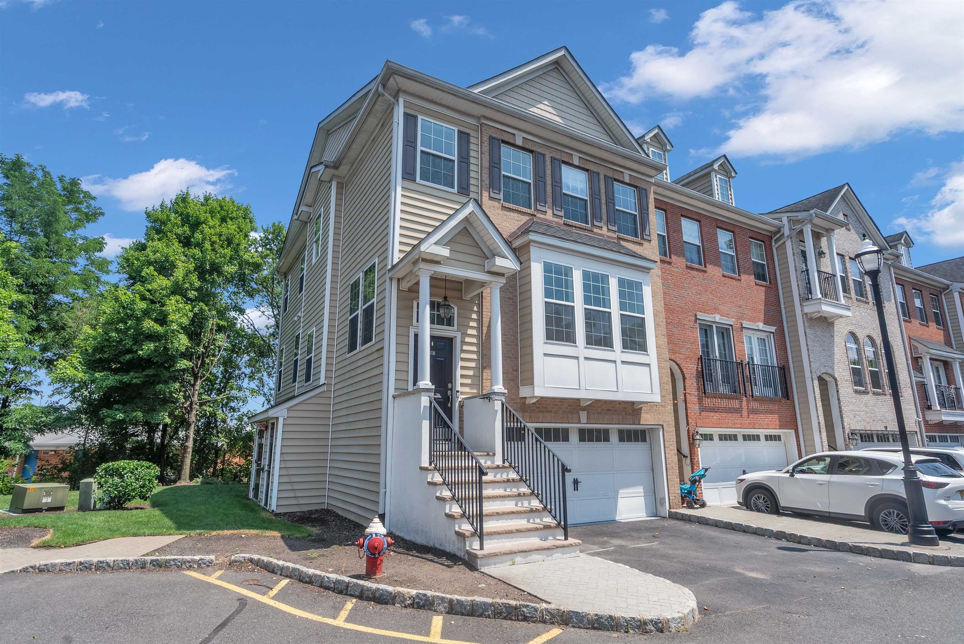 8 Creekside Ct Property Photo 2