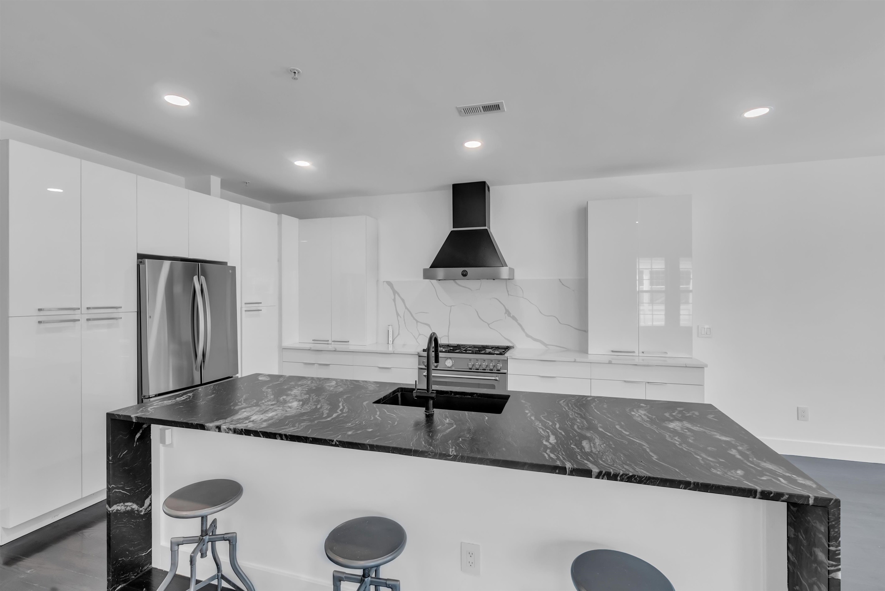 8 Creekside Ct Property Photo 6