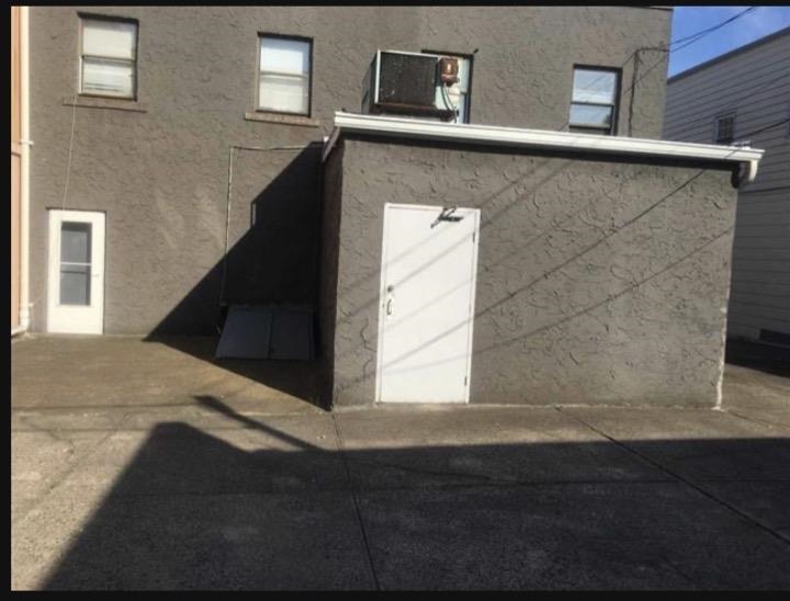 725-727 Broadway Property Photo 7