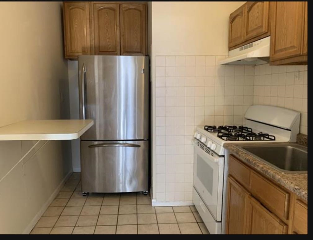 725-727 Broadway Property Photo 14
