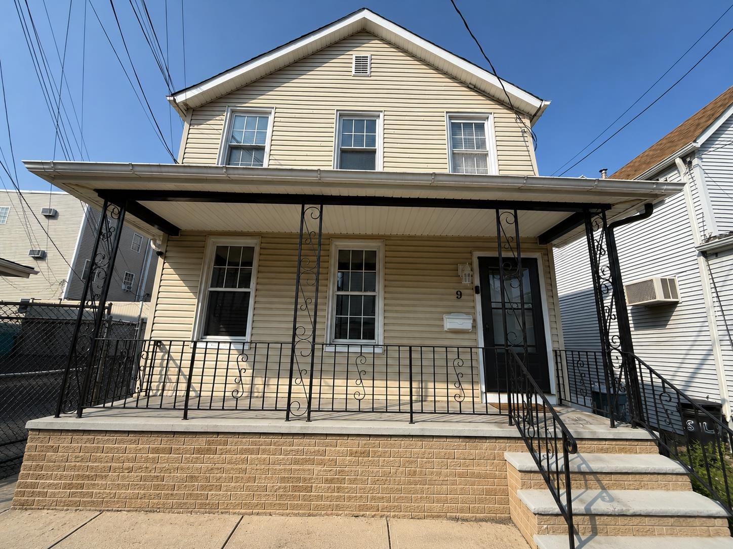 9 Silver St Property Photo 1