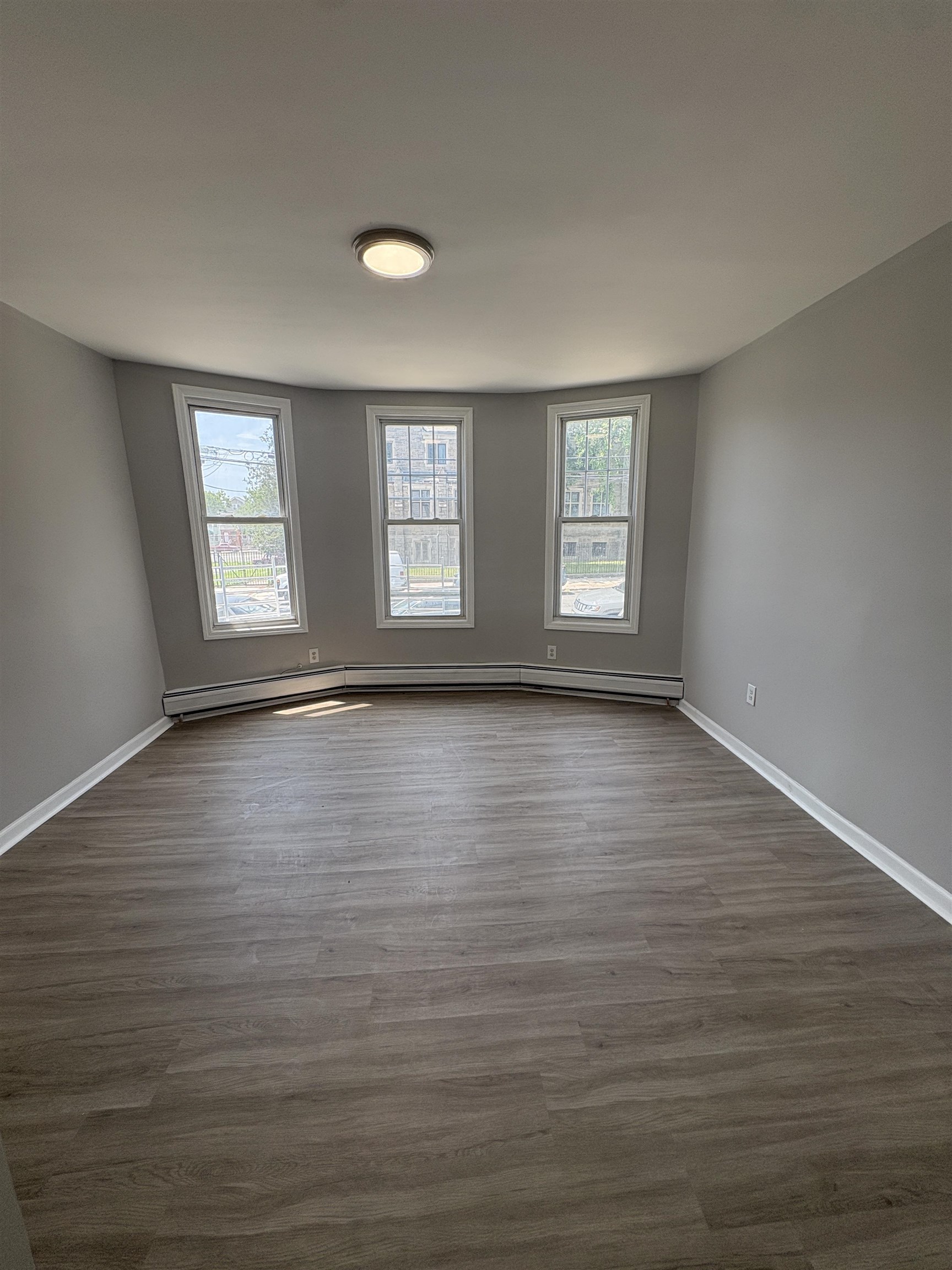 180 Bayview Ave Property Photo 2