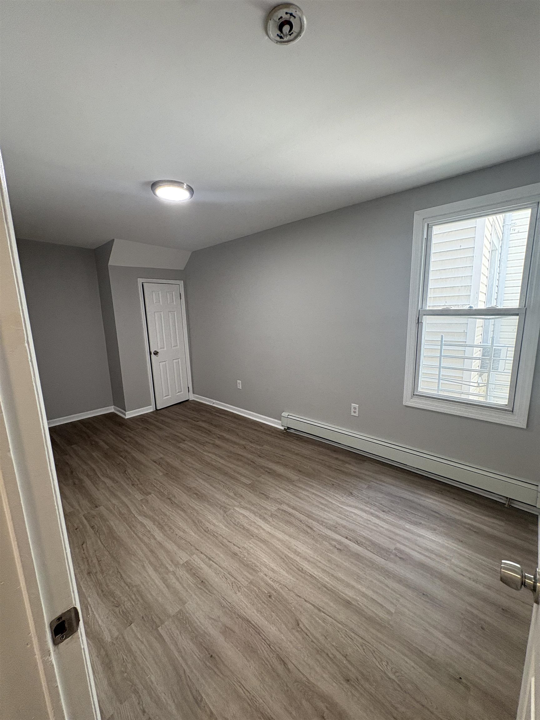 180 Bayview Ave Property Photo 4