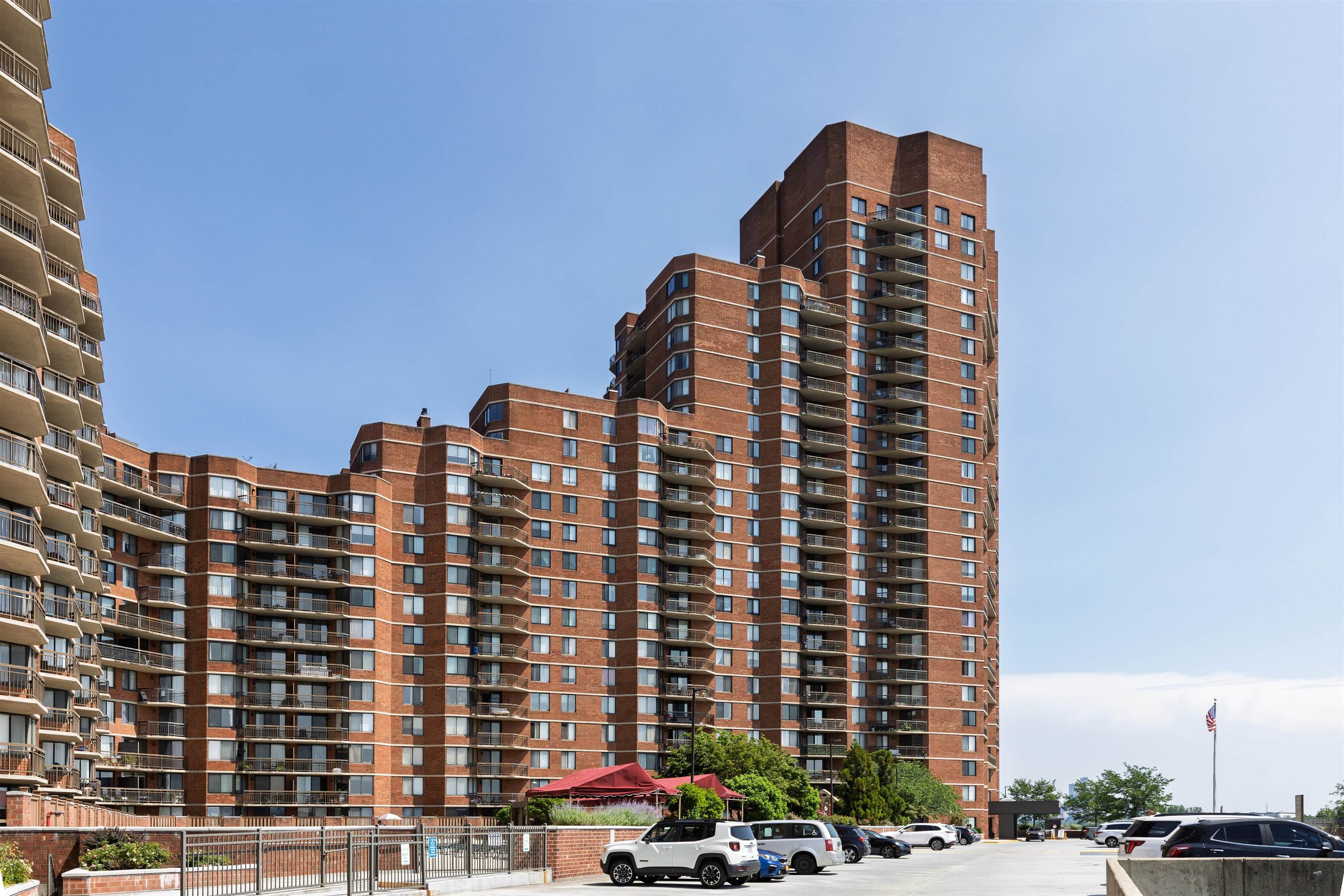 418 Harmon Cove Tower Property Photo 1