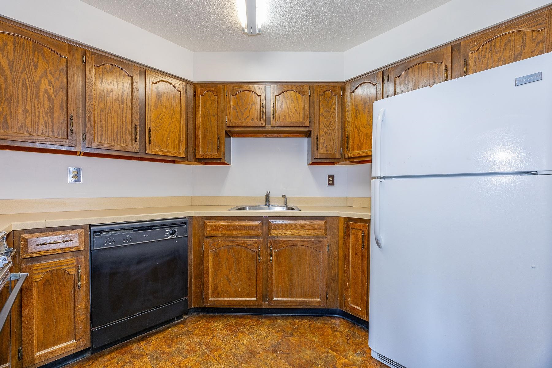 418 Harmon Cove Tower Property Photo 9
