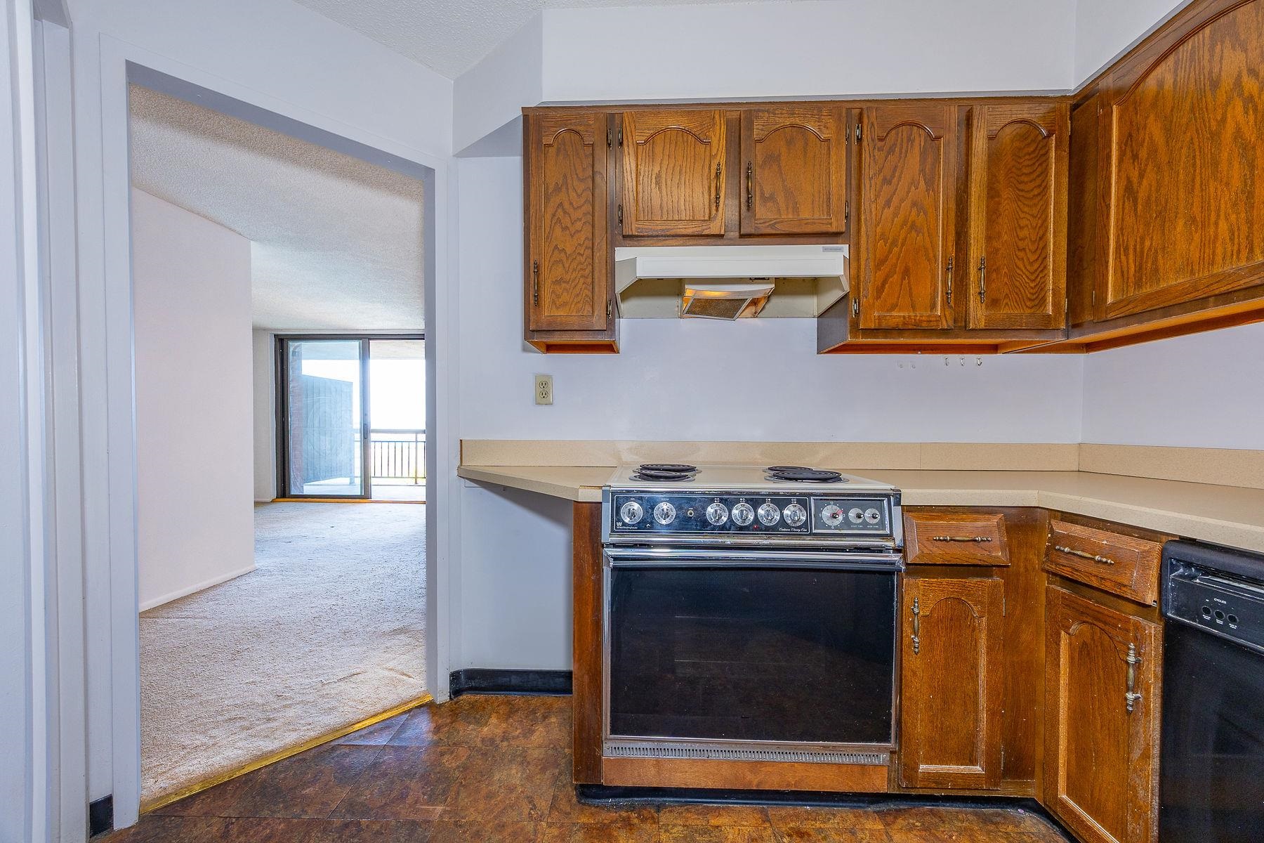 418 Harmon Cove Tower Property Photo 10