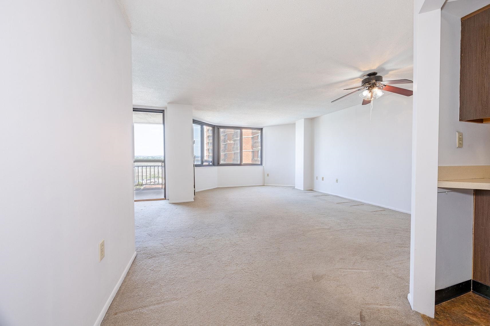 418 Harmon Cove Tower Property Photo 15