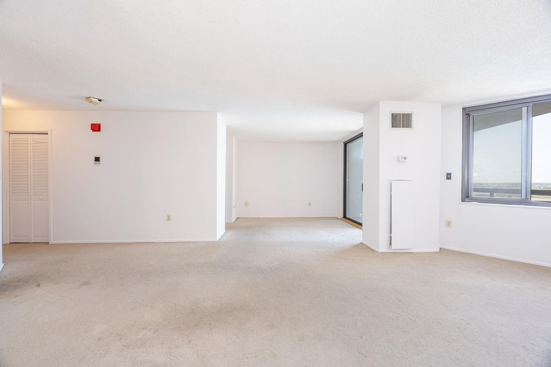 418 Harmon Cove Tower Property Photo 17