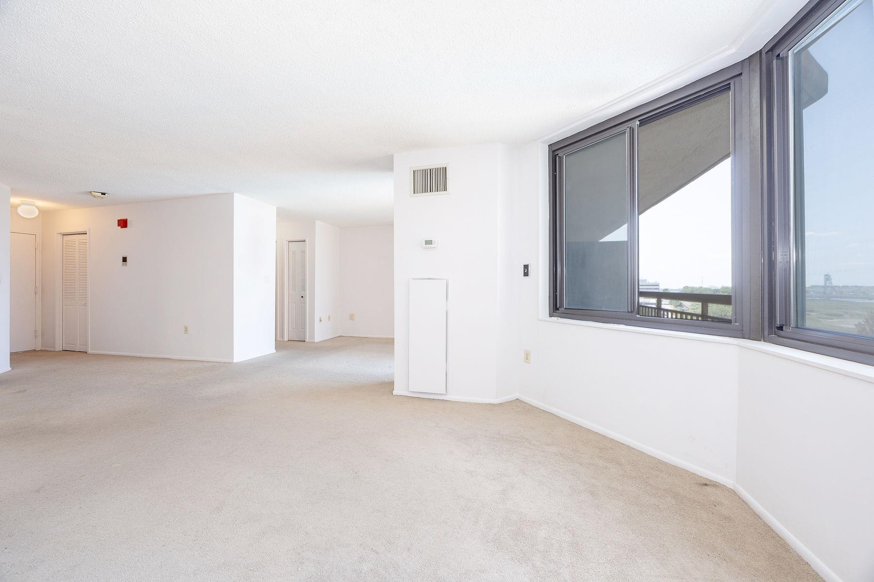 418 Harmon Cove Tower Property Photo 18