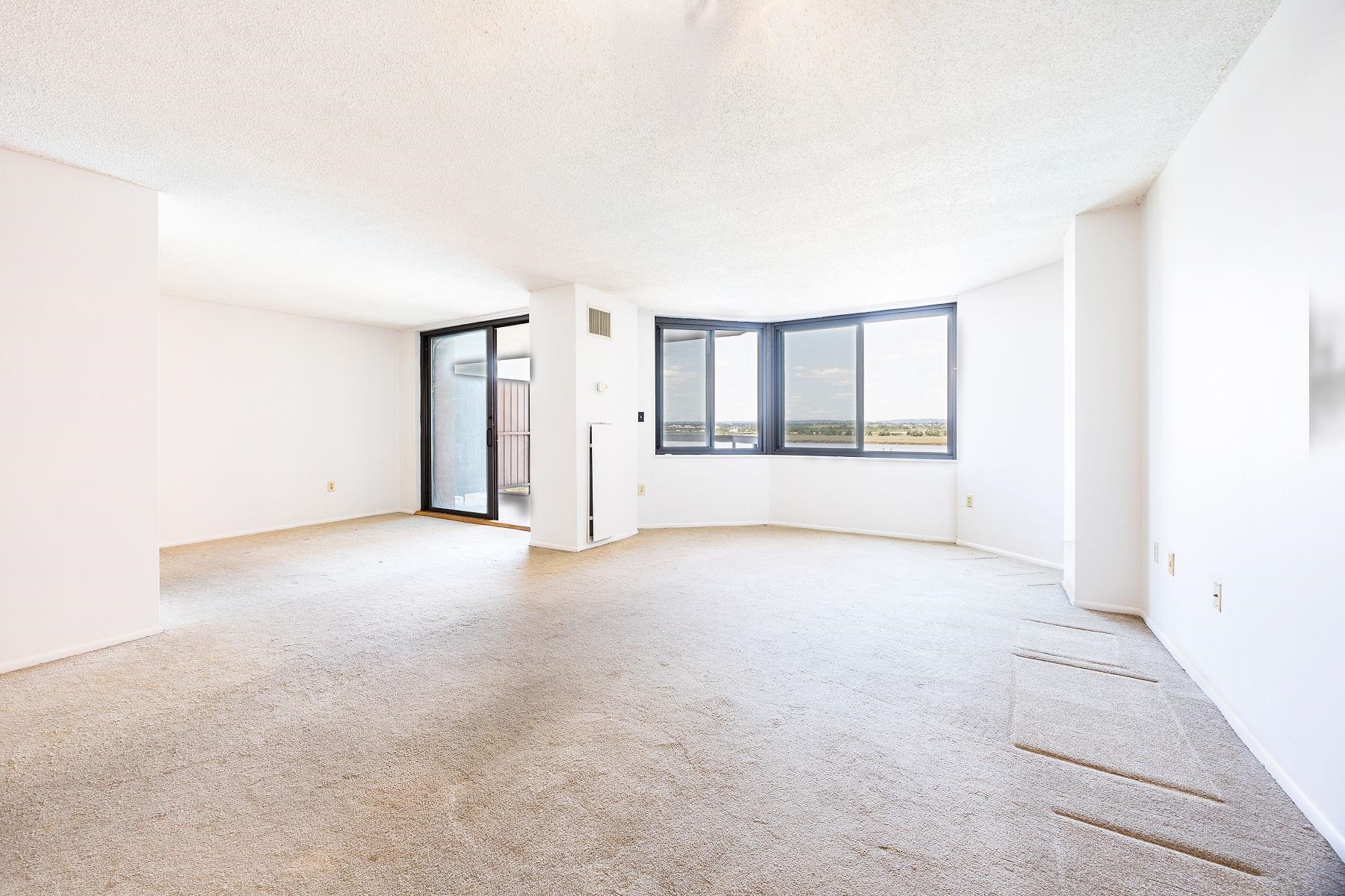 418 Harmon Cove Tower Property Photo 20