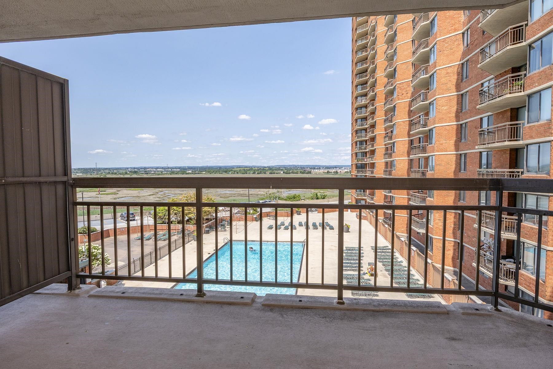 418 Harmon Cove Tower Property Photo 23