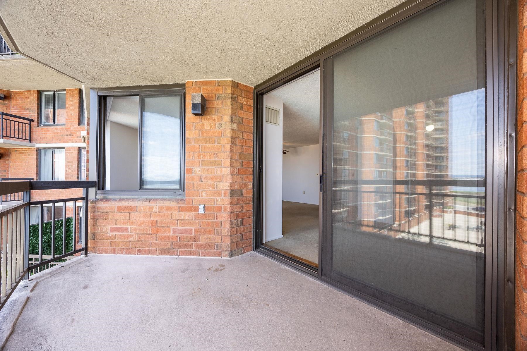 418 Harmon Cove Tower Property Photo 24