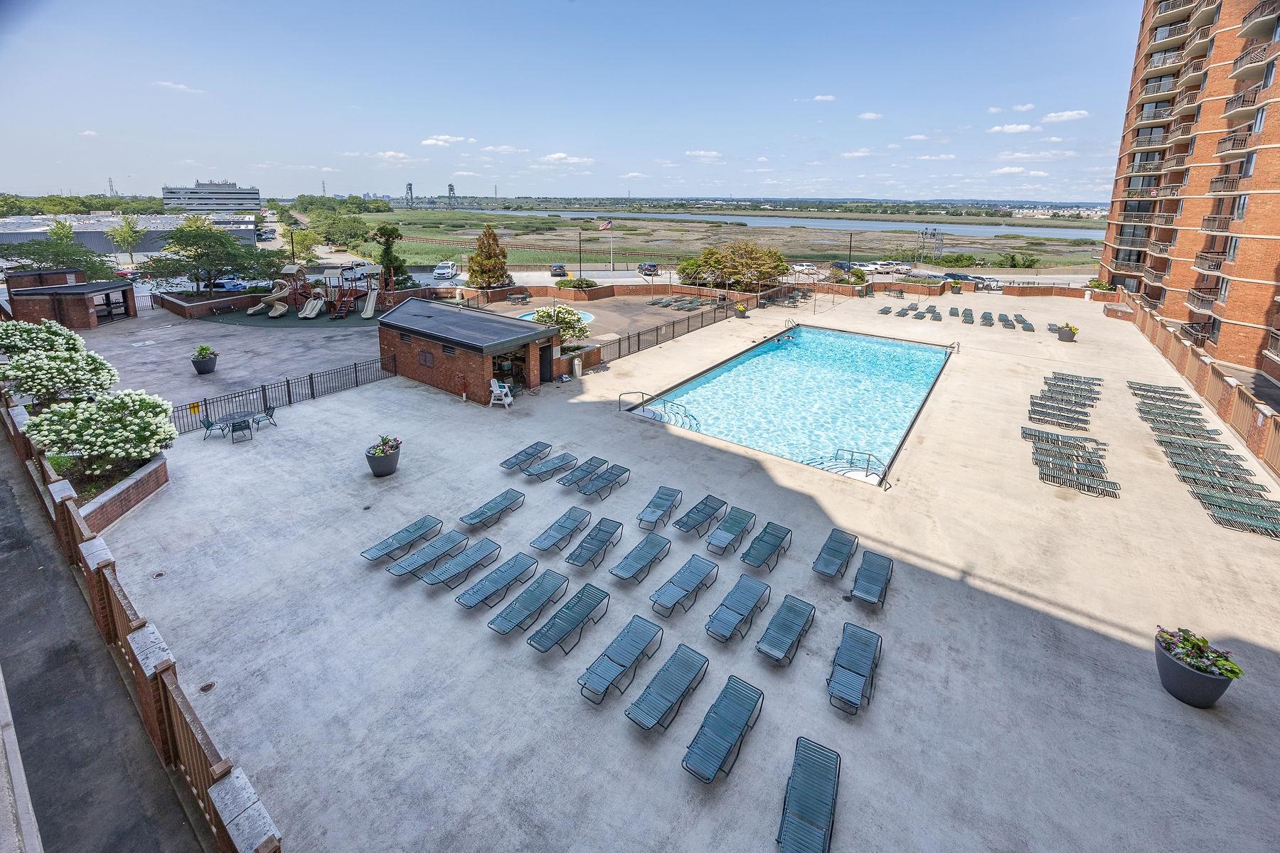 418 Harmon Cove Tower Property Photo 26
