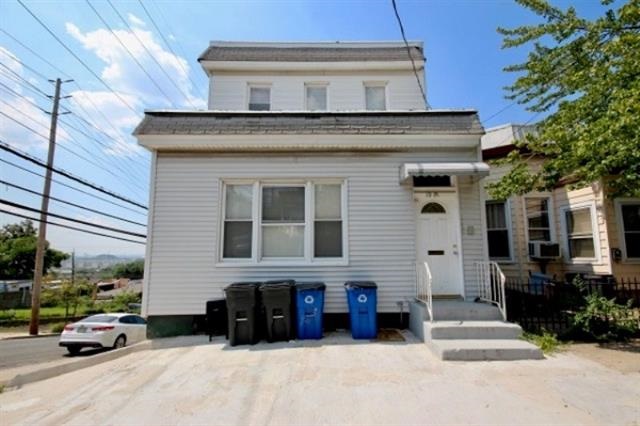 1001 COLUMBIA AVE 1 Property Photo 1