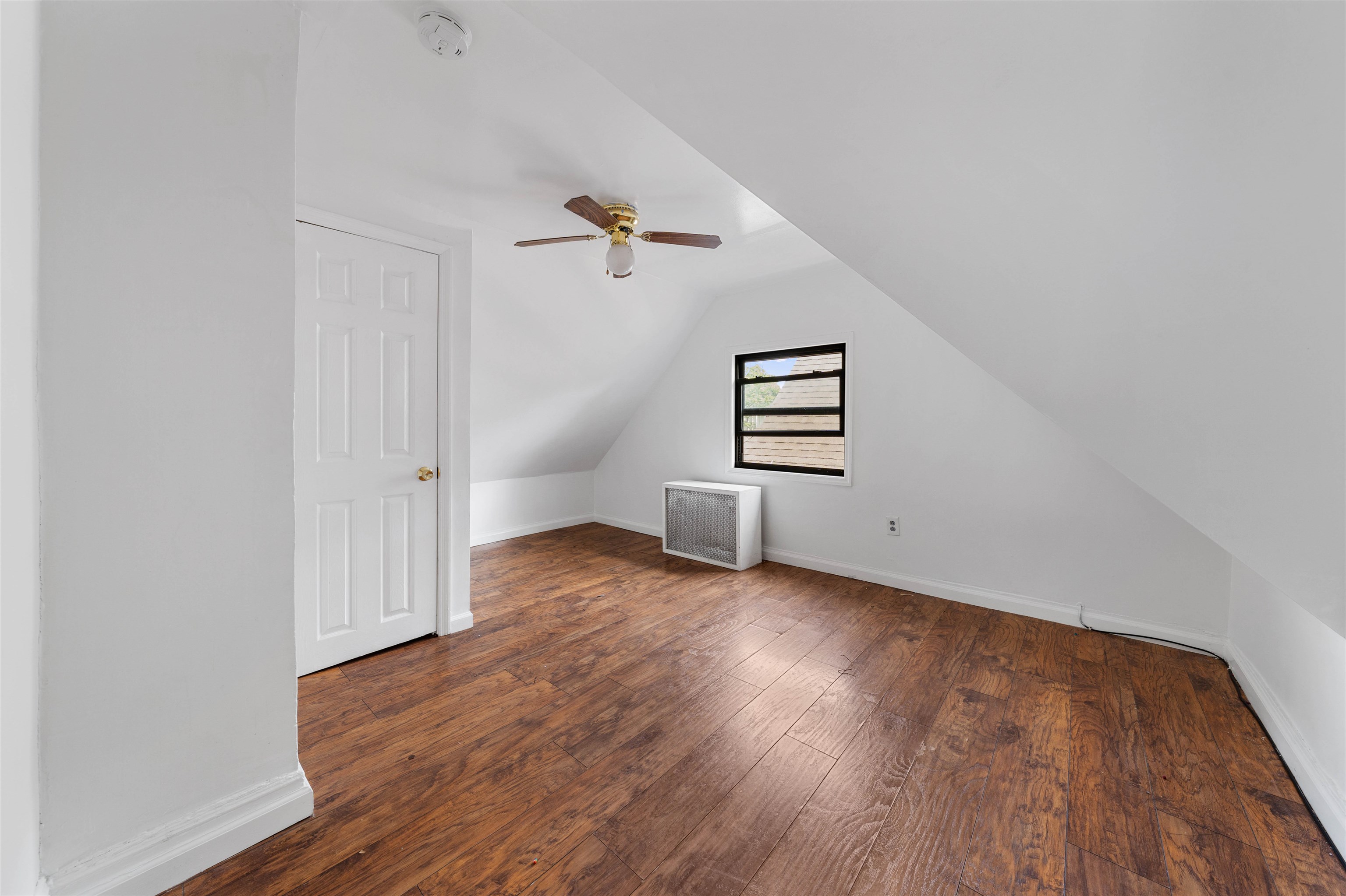 485 Cary St 2 Property Photo 4