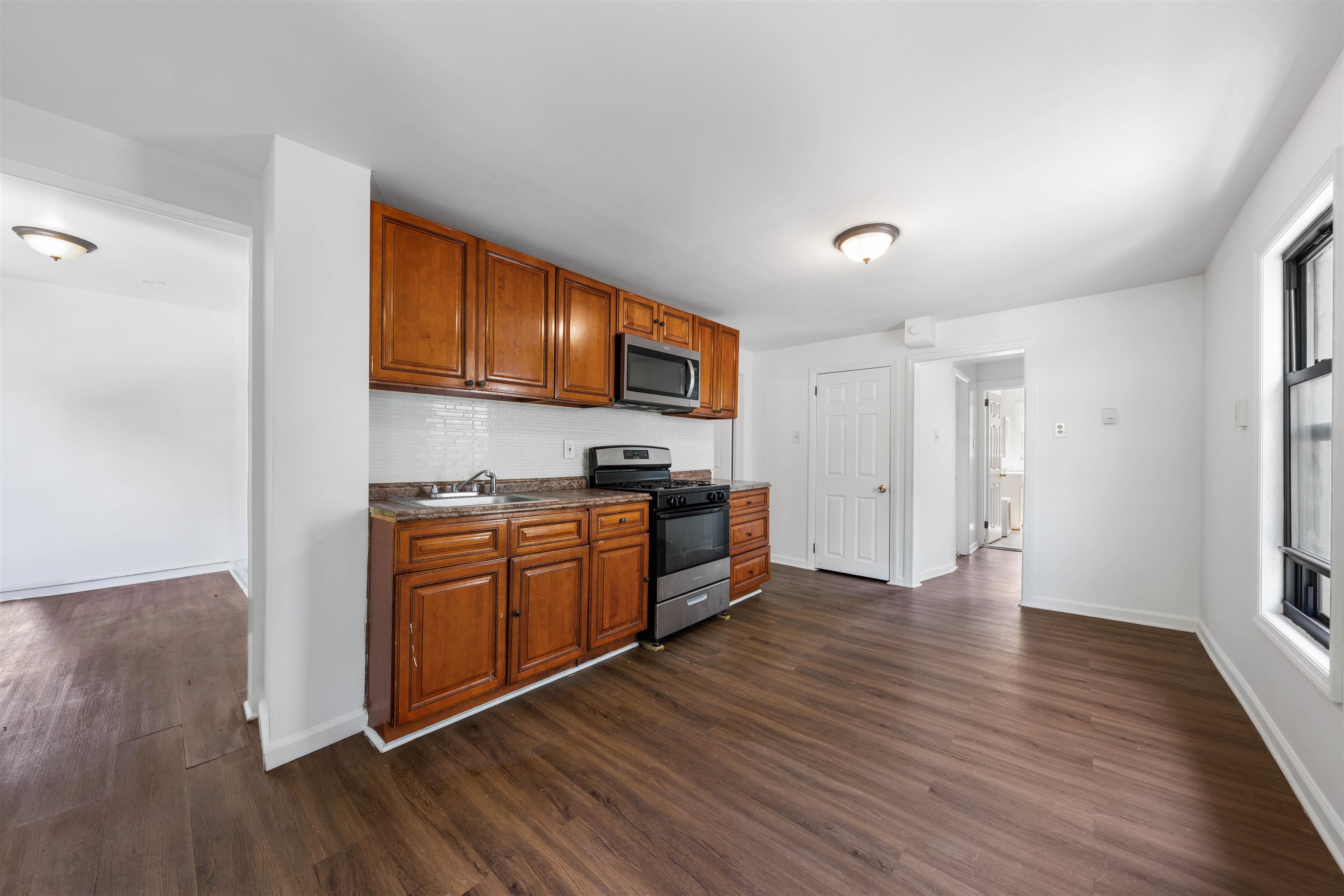 485 Cary St 2 Property Photo 5