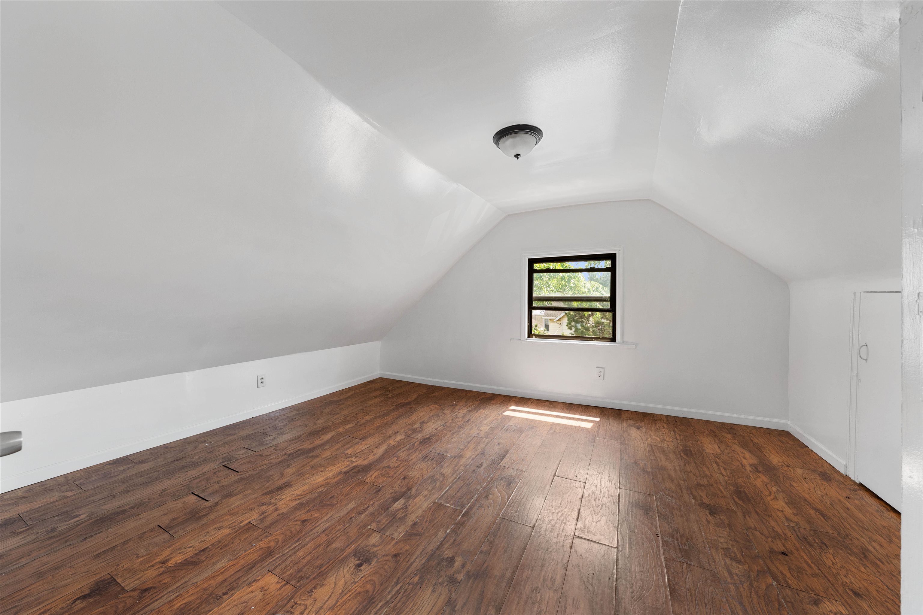 485 Cary St 2 Property Photo 7