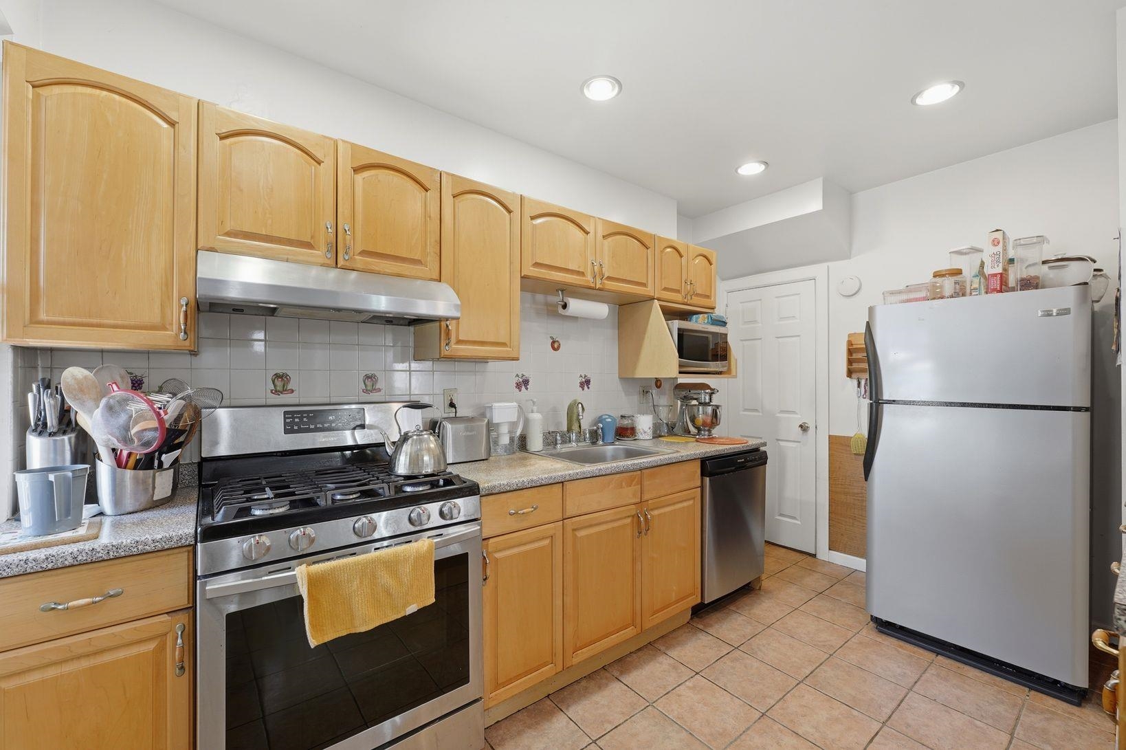 601 80th St Property Photo 11