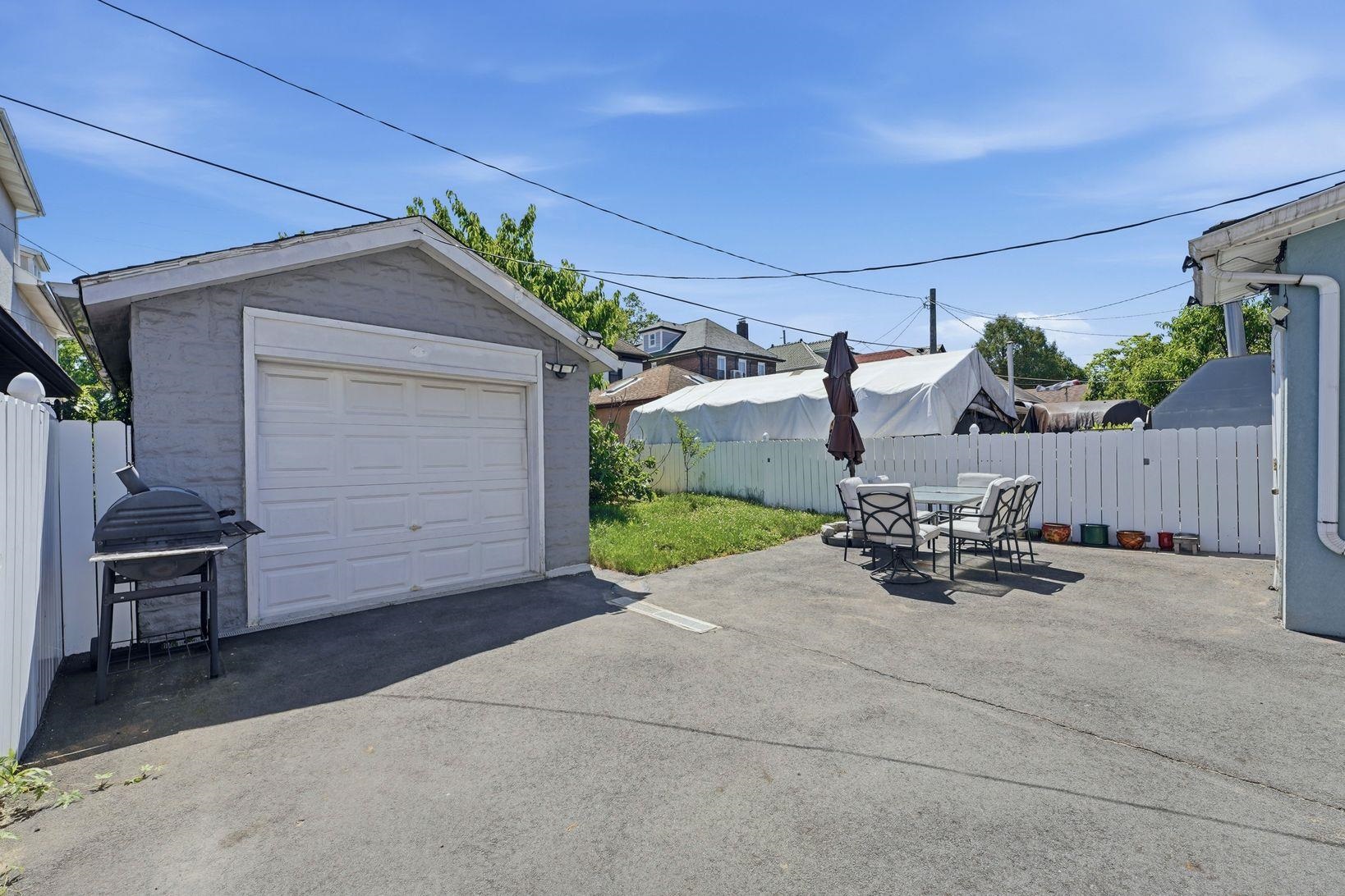 601 80th St Property Photo 41