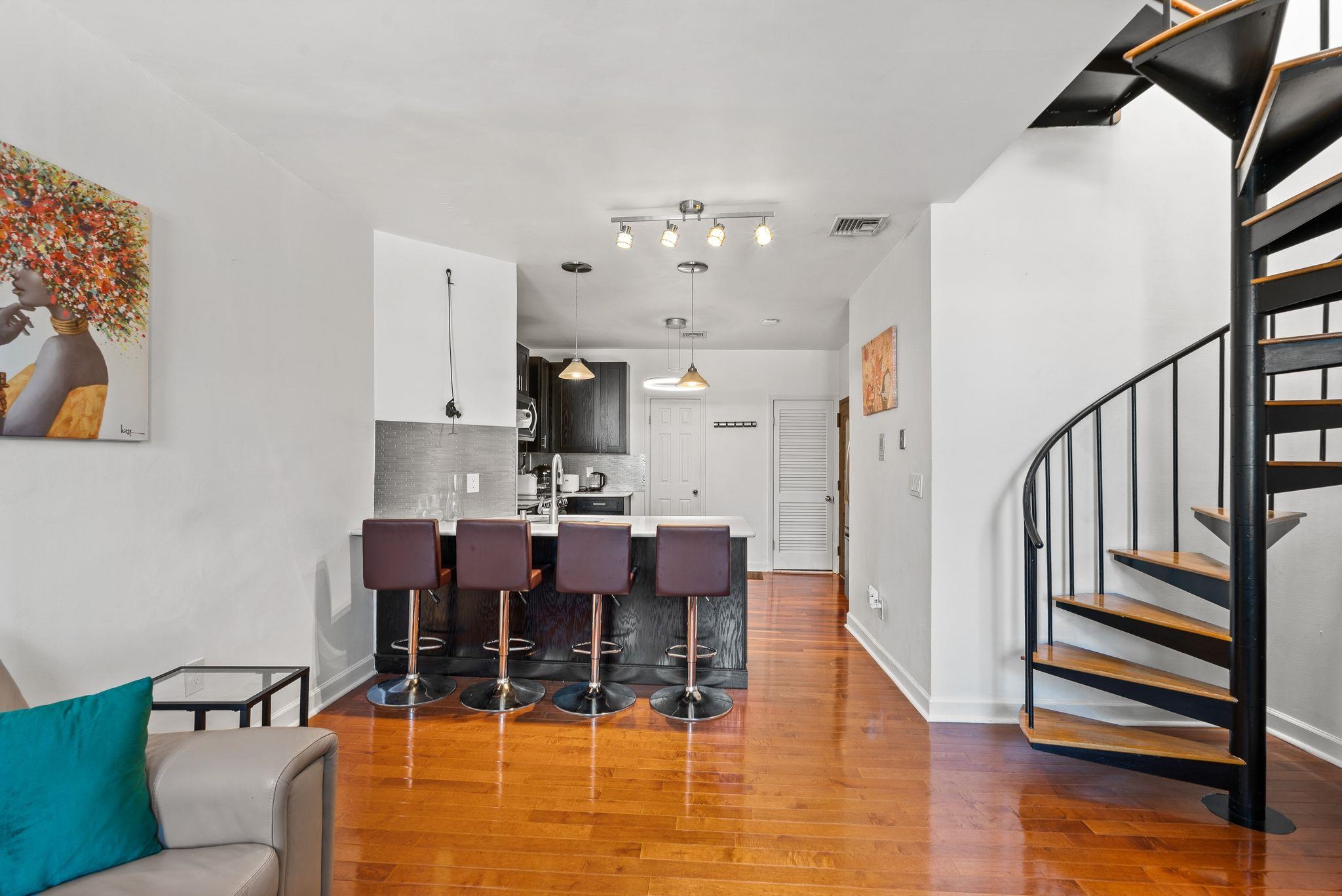 222 48th St 4d Property Photo 8
