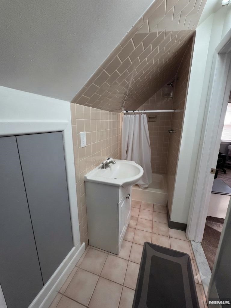 166 Carmita Ave 2 Property Photo 25