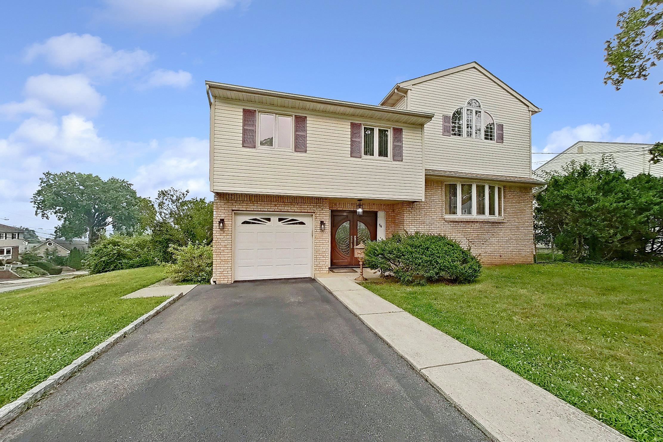 56 EATON PL Property Photo 1
